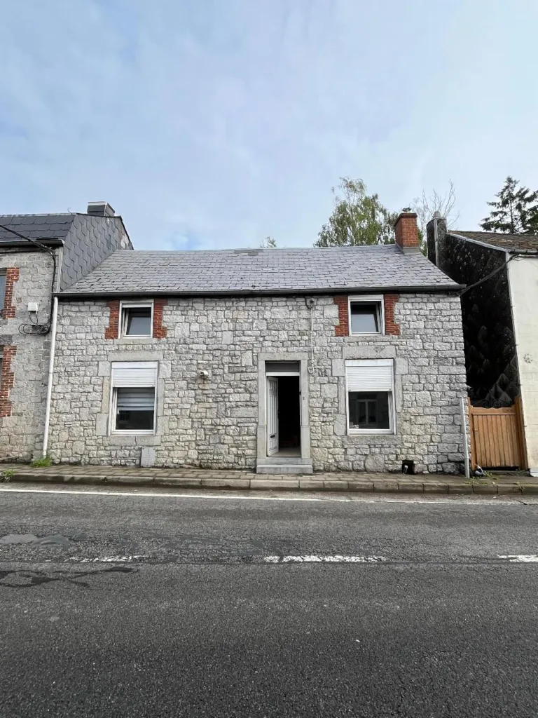 Extérieur - Maison en Pierre avec Jardin à Rénover