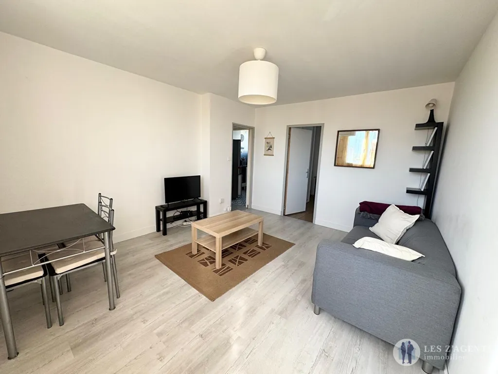 Living Room - Meubled 4-Bedroom Apartment with View in Saint-Martin-d'Hères