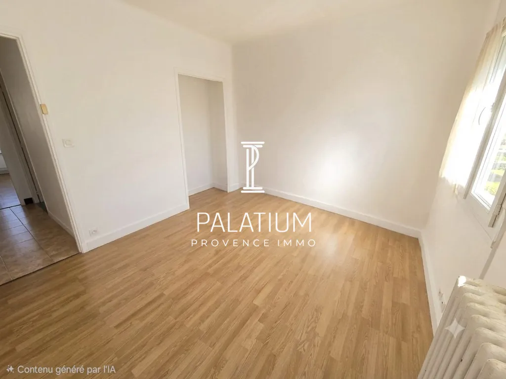 Toad - Mixed-Use Property with Garage in Digne-les-Bains