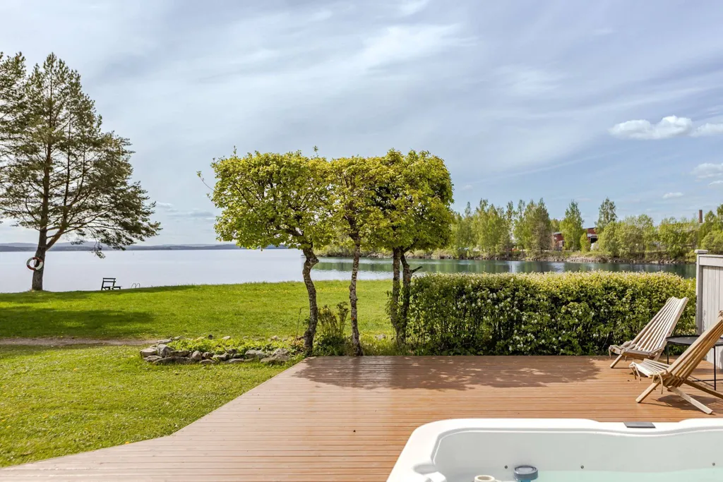 Terrasse - Villa with Lake View in Falun