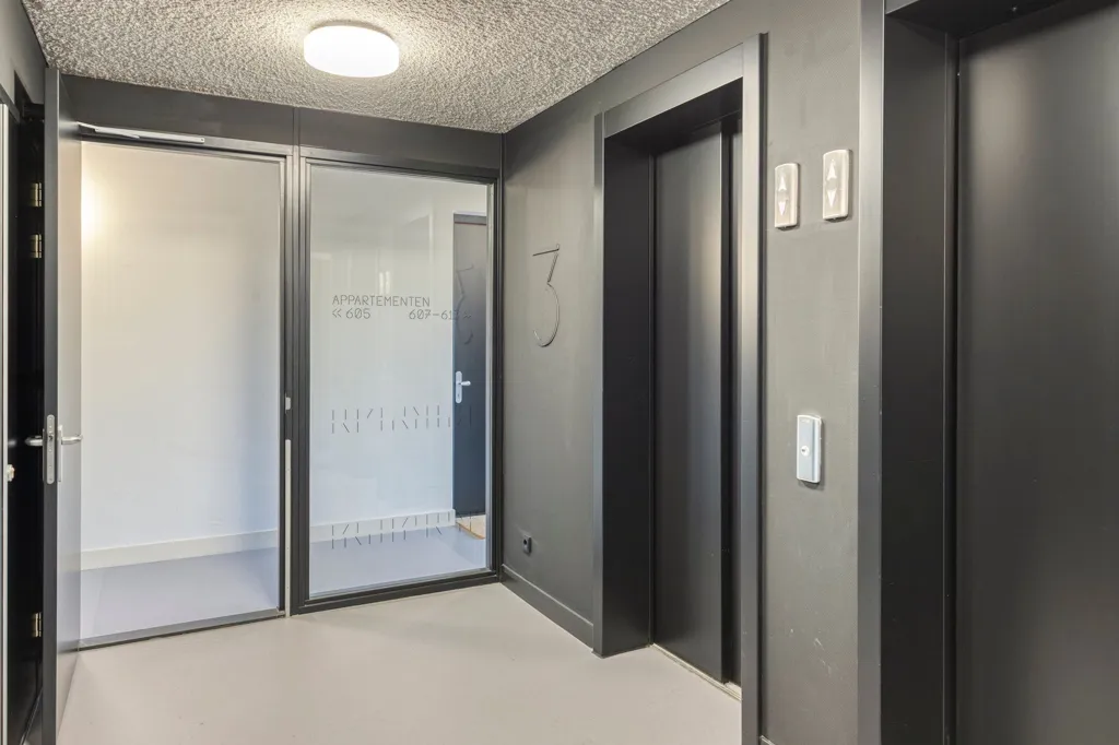 Entrée - Modern Apartment with Balcony in Rotterdam