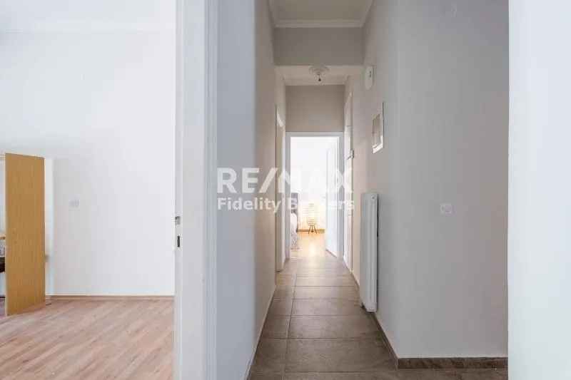 Esik - Apartment with Balcony in Ano Glyfada