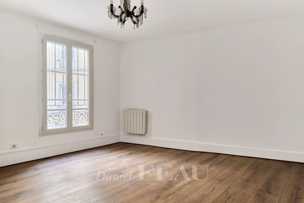 Rooms - 2 Bedroom Flat with Lift in Paris 17th