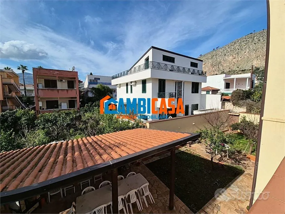 Terrasse - Contemporary Villa with Extensive Gardens in Mondello