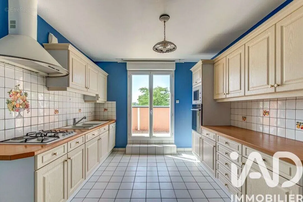 Cucina - 4-Piece Flat with West Terrace in Provinces Centre