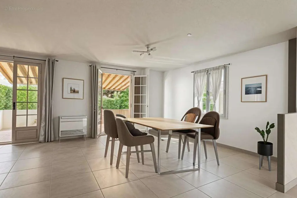 Salle à manger - Maison Lumineuse avec Véranda à L'Houmeau