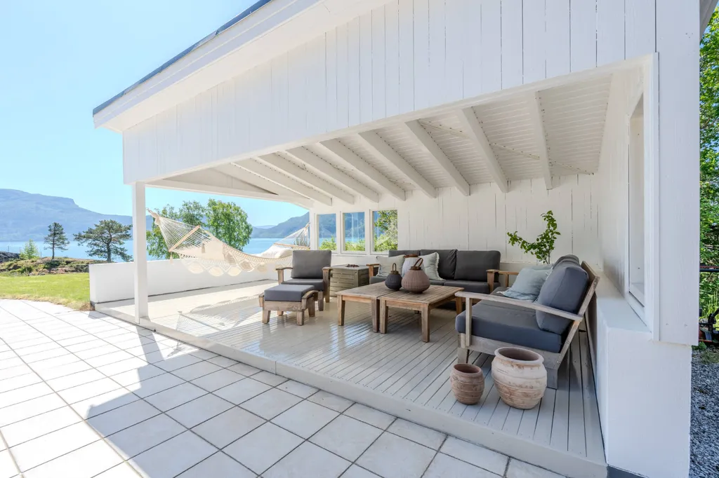 Terrasse - Two-Property Retreat with Sea View in Vikedal