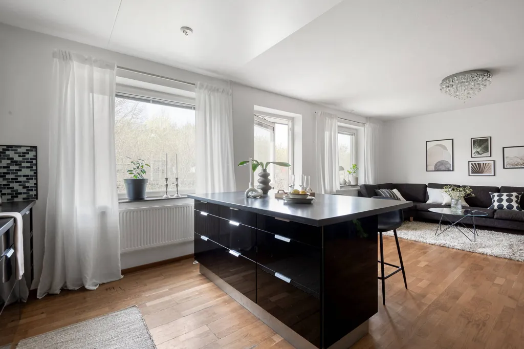 Köök - Spacious 3-Bedroom Flat with Terrace in Hässelby Strand