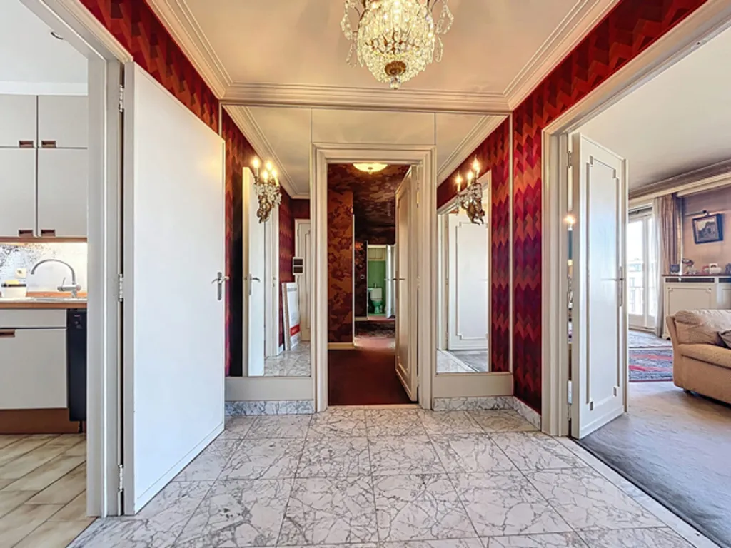 hallway_entrance