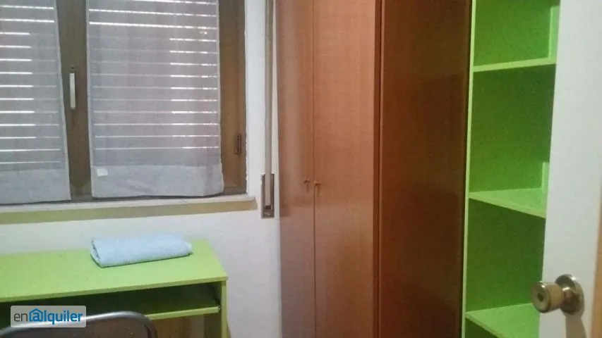 Bureau - Student-Friendly Flat with Balcony in City Centre