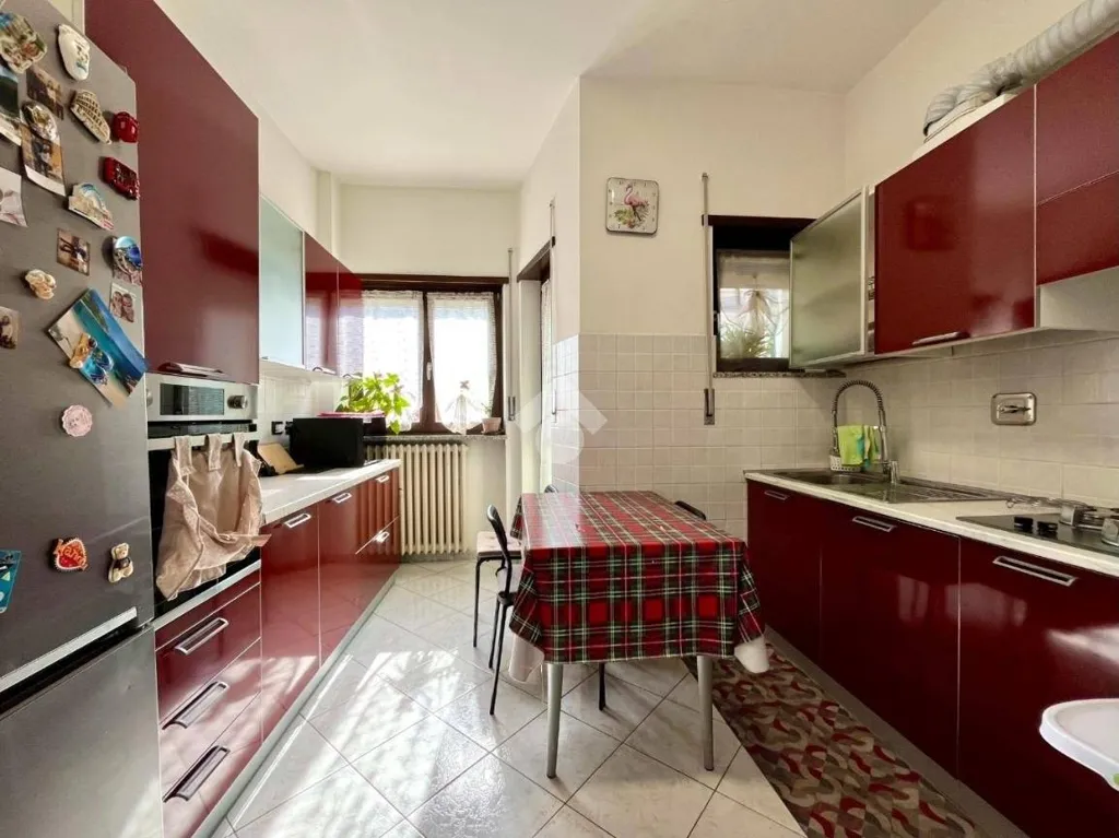 Cuisine - Restored 4-Bedroom Flat with Balcony in Torino