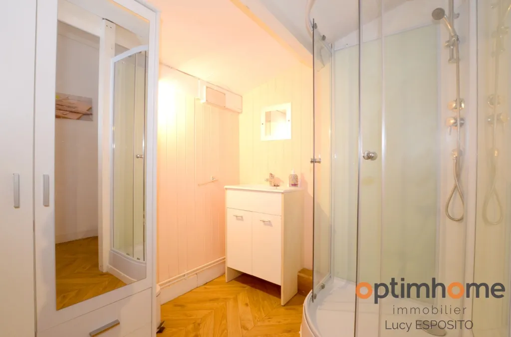 Salles de bain - Maison Atypique avec Étangs à Chabrac