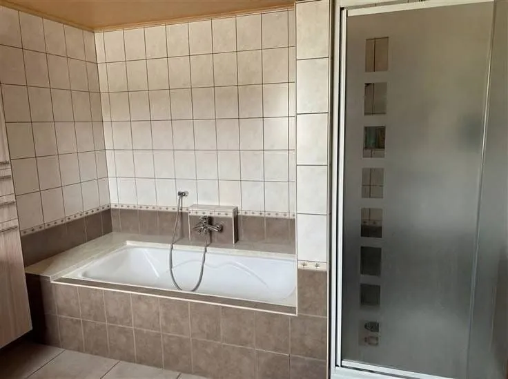 4 magamistoaga maja asukohas Juseret