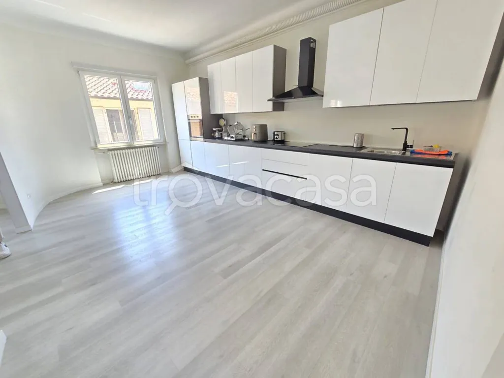 Cucina - Appartamento ristrutturato con terrazza a Galliate
