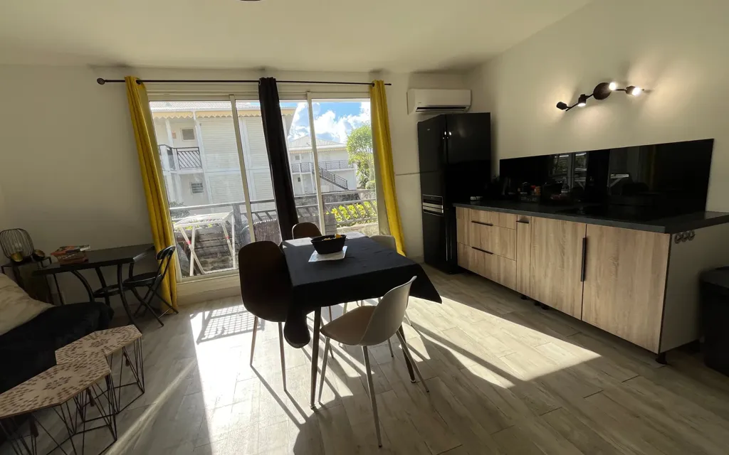 Cuisine - Appartement Meublé avec Piscine à Saint-François