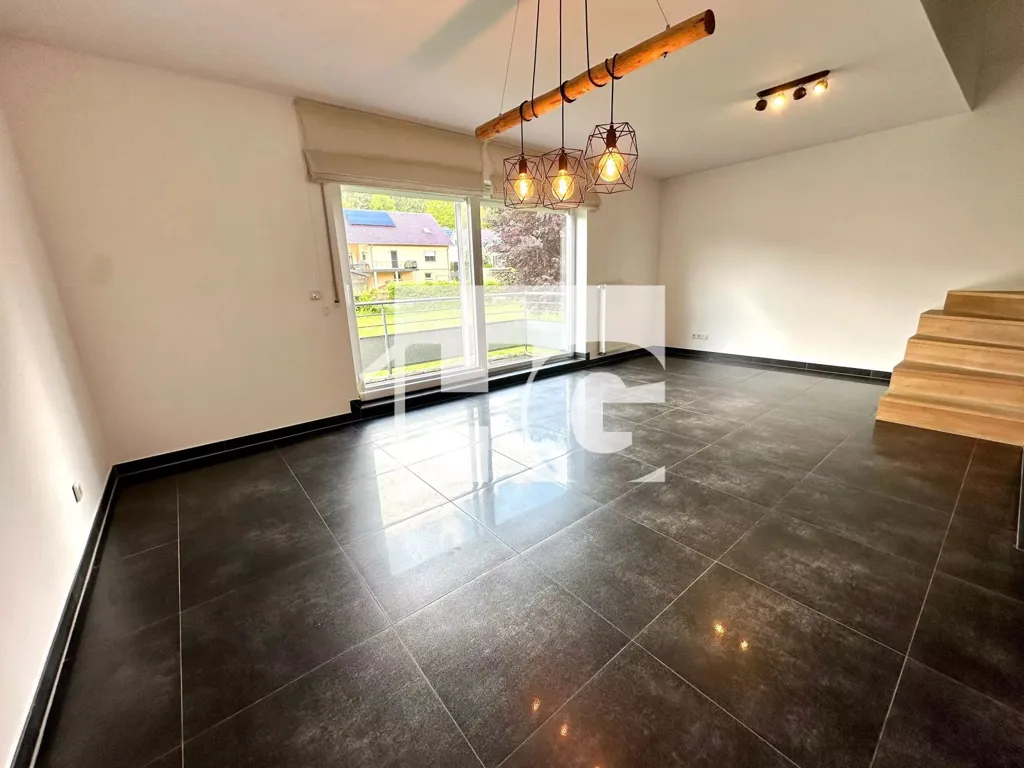 Elutuba - 4-Bedroom Apartment with Attic in Eischen