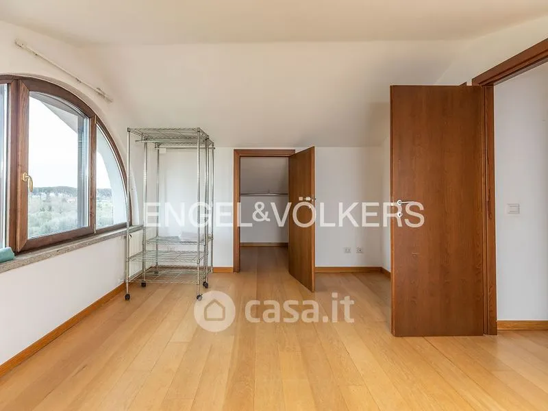 Pièces - Villa with Pool and Park in Rome North