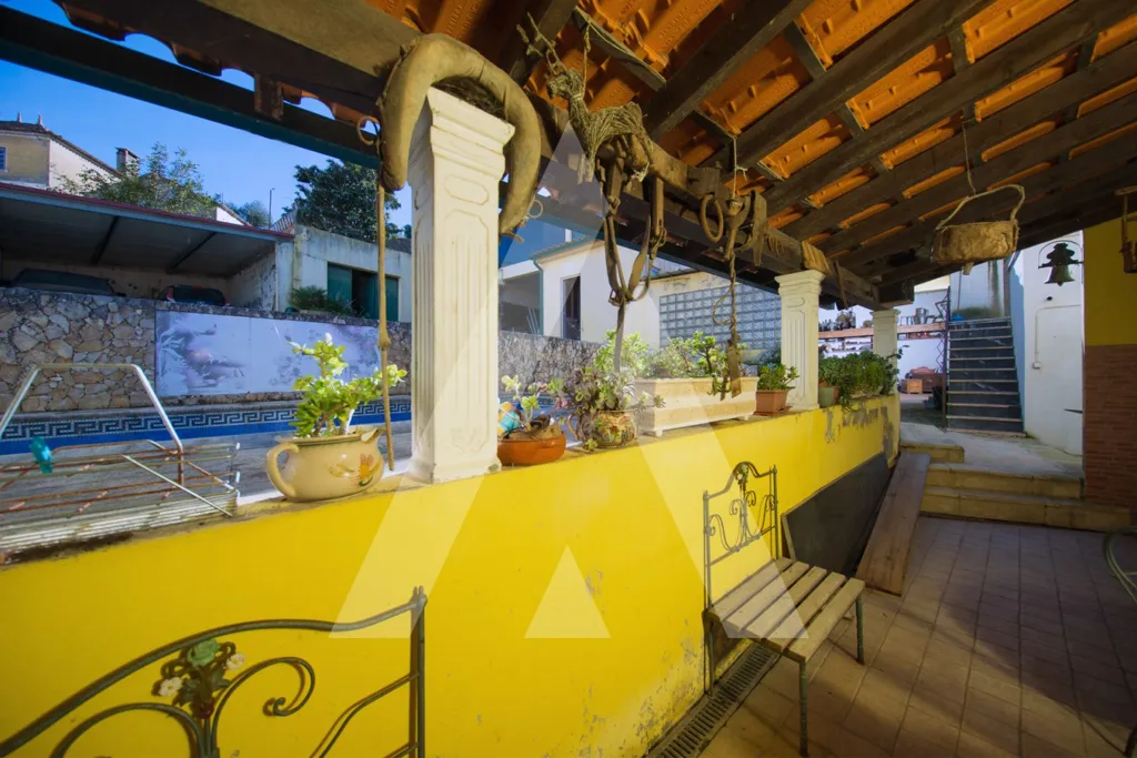 Terrass - House with Commercial Space in Figueiró do Campo