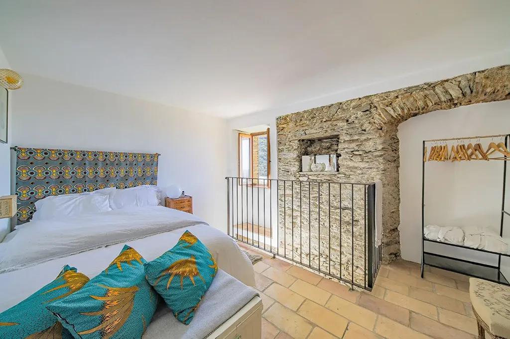 Chambres - Maison de Luxe avec Piscine et Vue Mer à Centuri