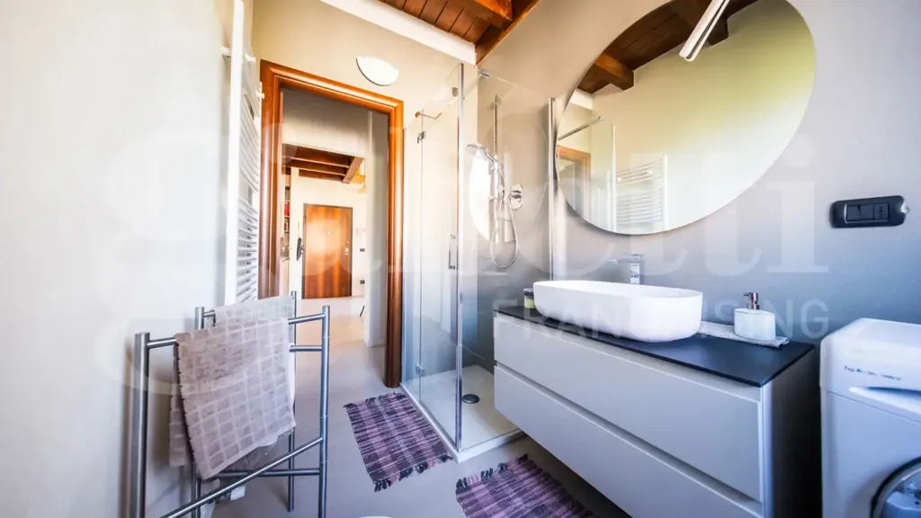 Salles de bain - Apartment with Balcony in Monte San Pietro
