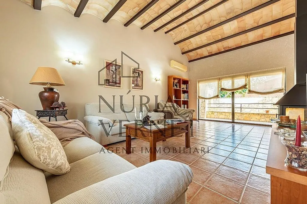 Elutuba - Chalet with Pool and Terrace in Botarell