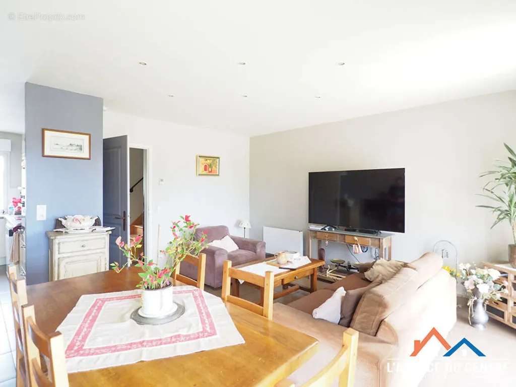 Elutuba - Mixed-Use Property with Garden in Guitrancourt