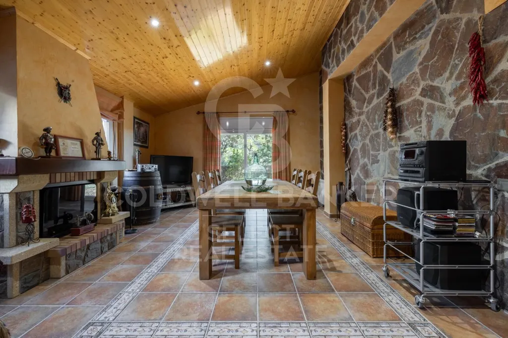 Sala da pranzo - Villa with Sea and Mountain Views in Matadepera