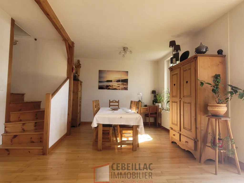 Comedor - 8-Piece House with Pool in Les Martres-de-Veyre