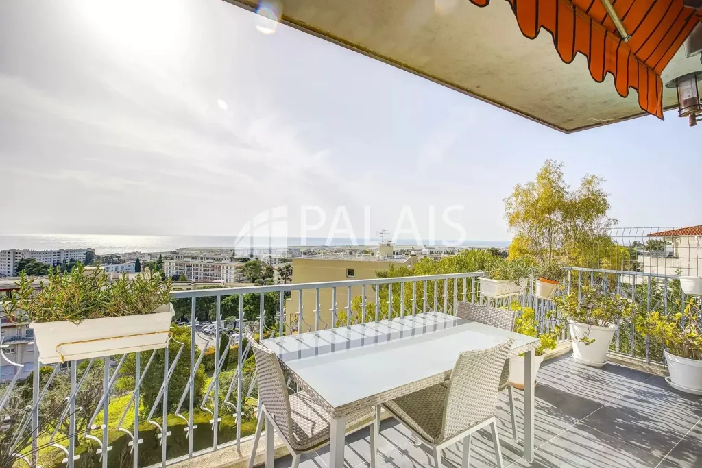 Rõdu - Apartment with Sea View in Nice Ouest
