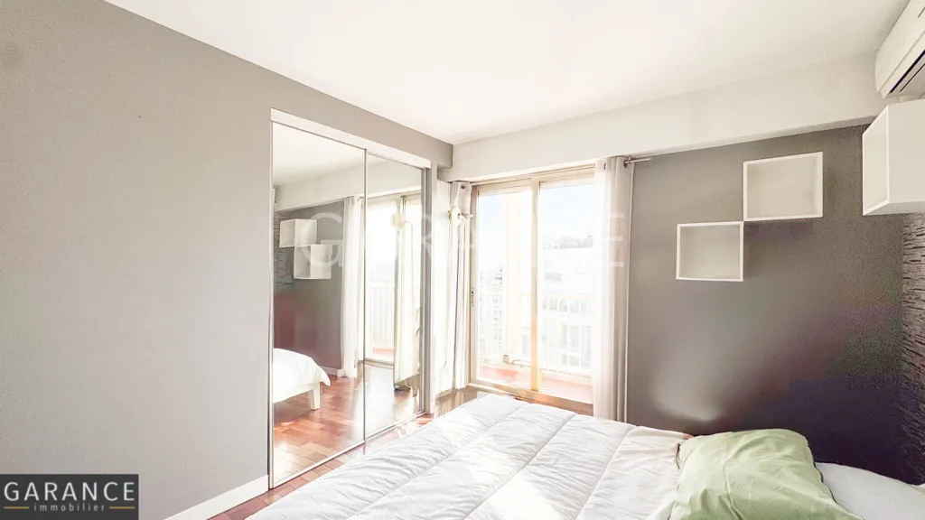 Bedrooms - 6-Piece Flat with Balcony in Alésia