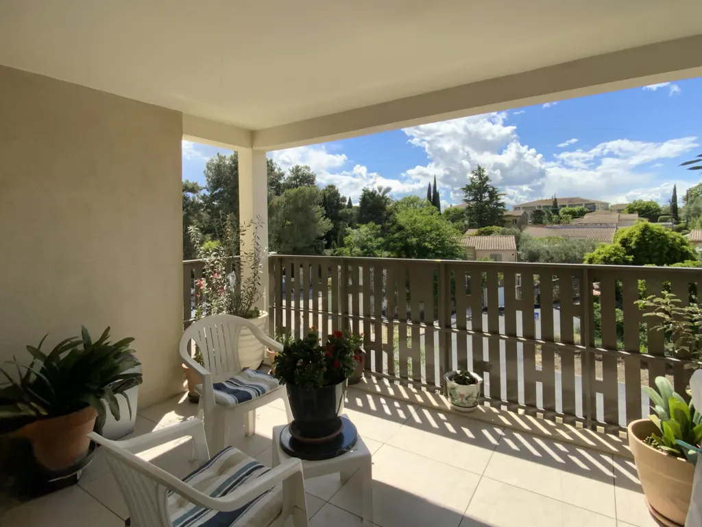 Rõdu - T2 with West-Facing Terrace in Uzès Centre