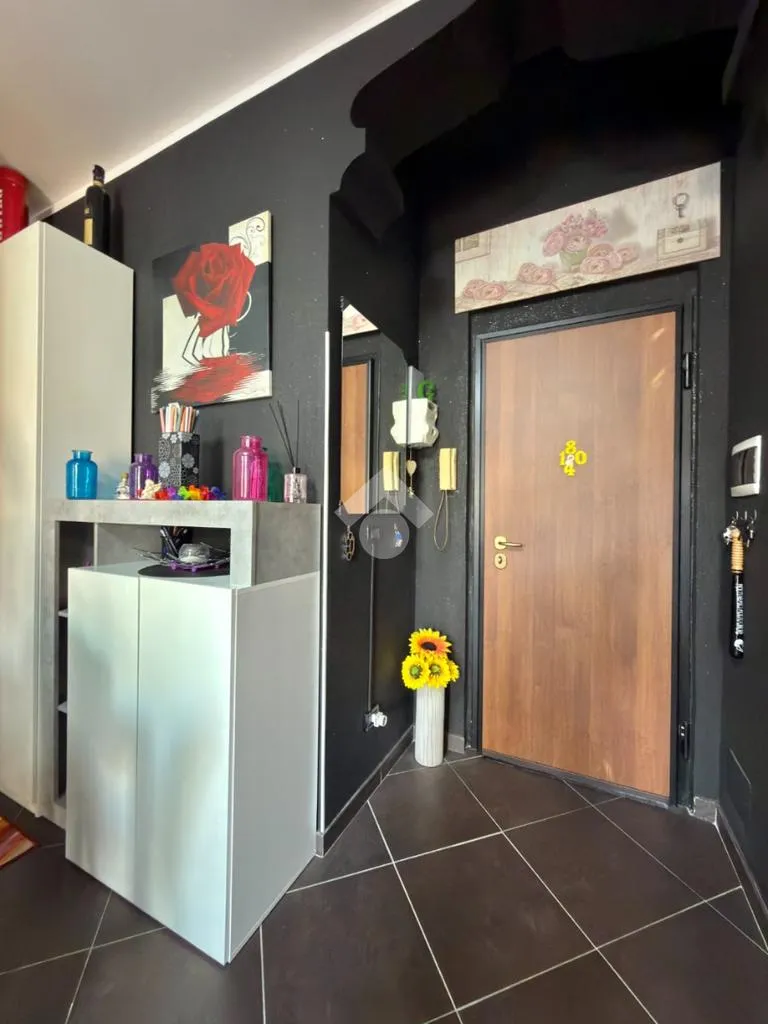 Esik - Fully Rented Flat with Balcony in Torino