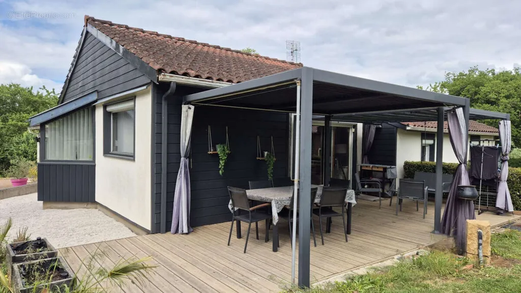 4-toaline maja asukohas Paray-Le-Monial