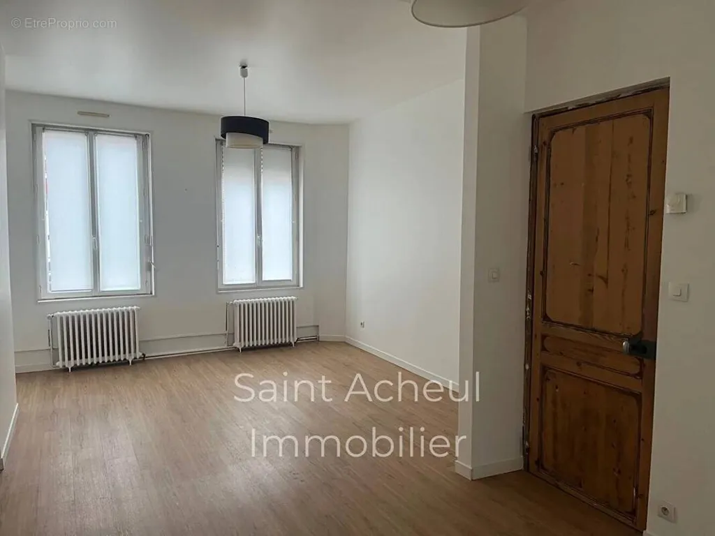 Pièces - Maison 3 Chambres avec Garage à Saint-Anne