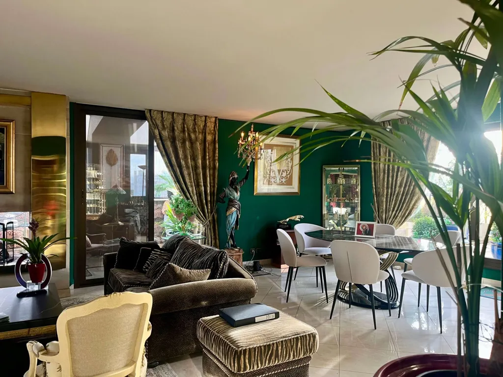 Wohnzimmer - Luxury Apartment with Cathedral View in Reims
