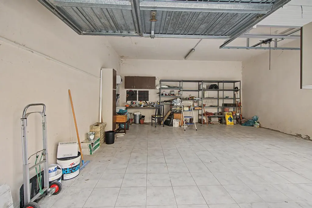 Garage - Terraced House with Private Garden in Ferrara