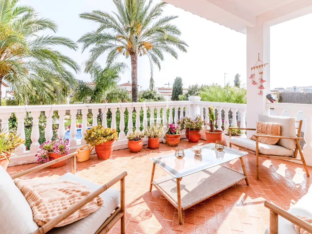 Terrass - Six-Bedroom House with Pool in Levantina