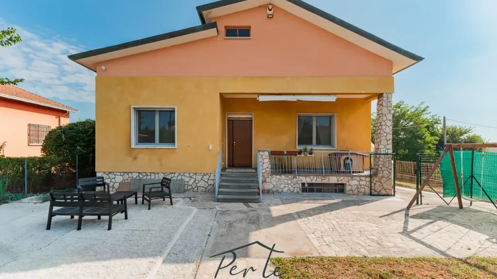 Välivaade - Modern Villa with Garden in Cerese, Borgo Virgilio
