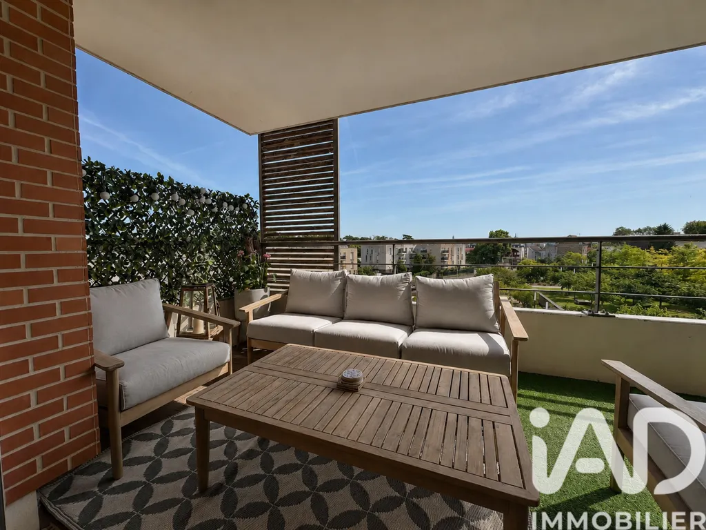 Terrass - Modern Apartment with Park View in Valenton