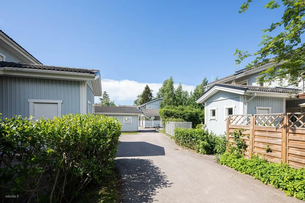 Esterno - Two-Storey Asumisoikeus with Garden in Kilo, Espoo