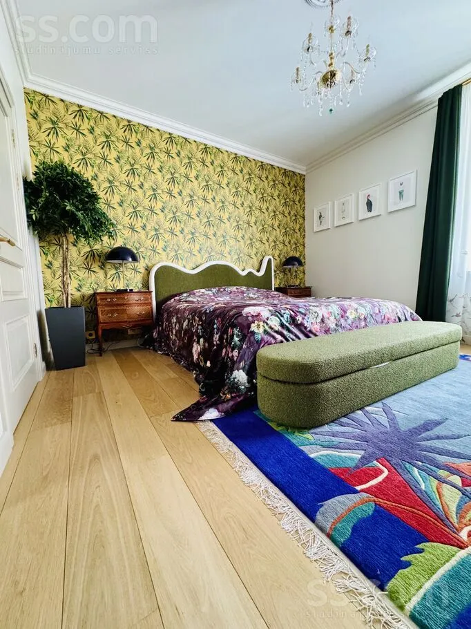 Magamistoad - Three-Bedroom Apartment with Balcony in Vecrīga, Rīga