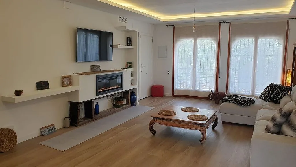 Séjour - Modernised House with Terrace in Casalot
