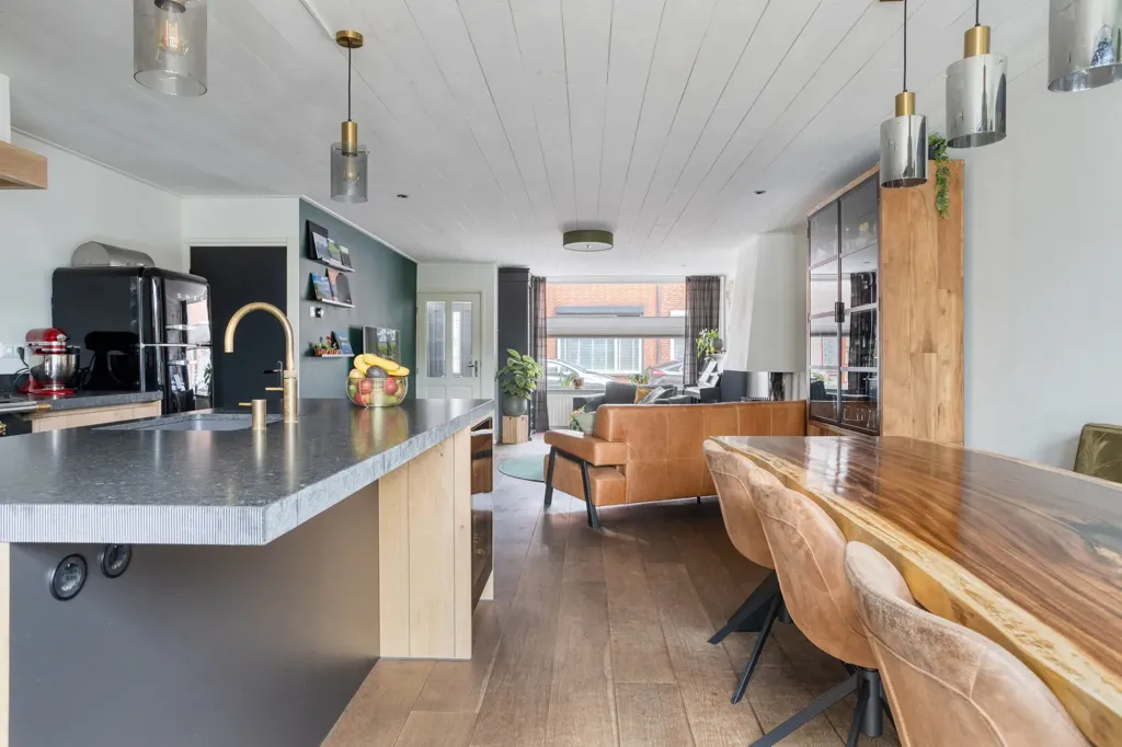 Köök - Spacious Semi-detached House with Deep Garden in Halsteren