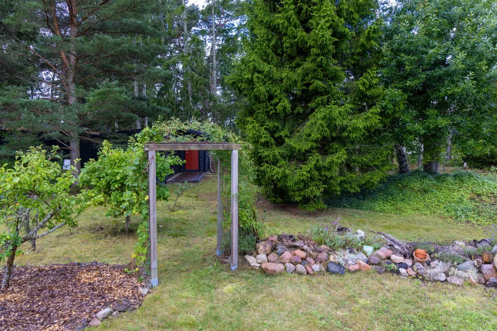 Aed - Charming Villa with Garden in Västerhejde