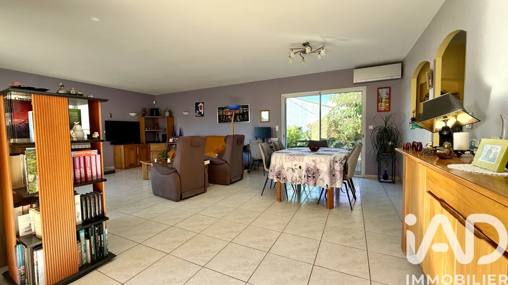 Salle à manger - Maison Traditionnelle avec Jardin à Paulhan