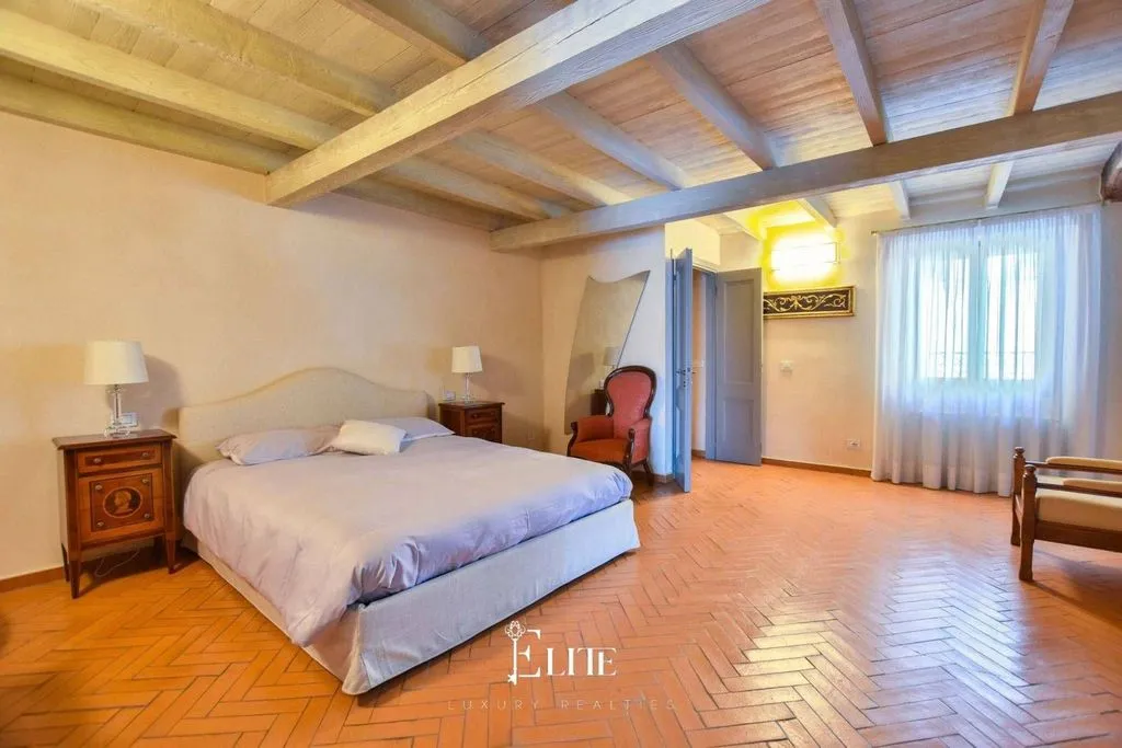 Magamistoad - Historic Villa with Private Garden in Azzate