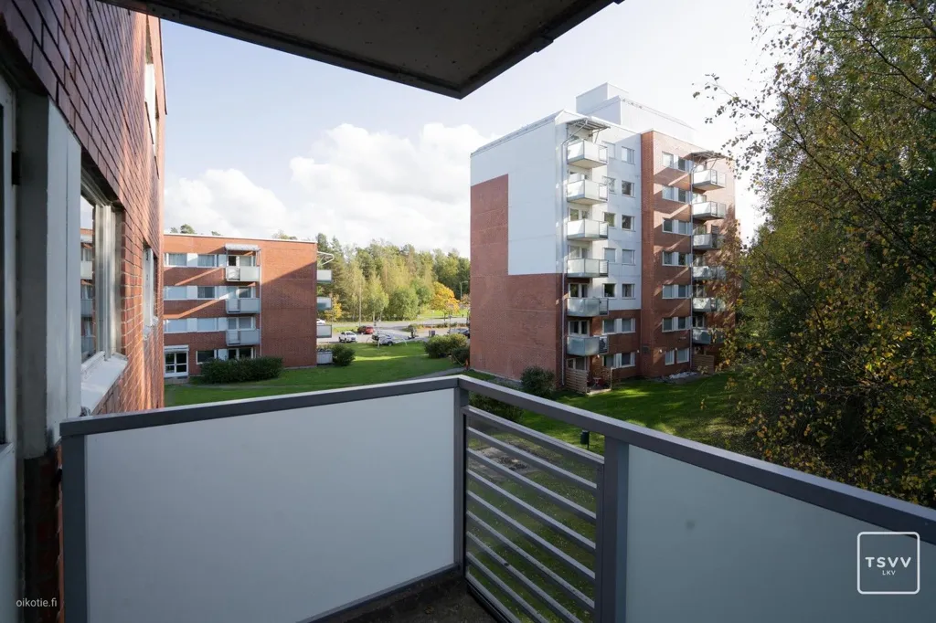 Balcon - Renovated Top-Floor Flat with Balcony in Koivula