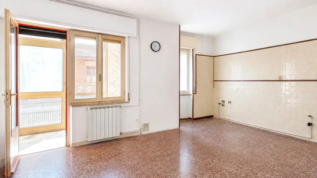 Pièces - Spacious Apartment to Modernise in Trieste