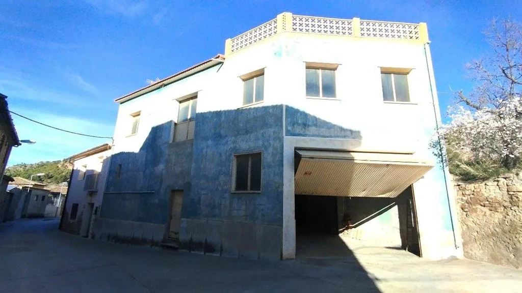 Esterno - Detached House with Terrace in Salas Altas