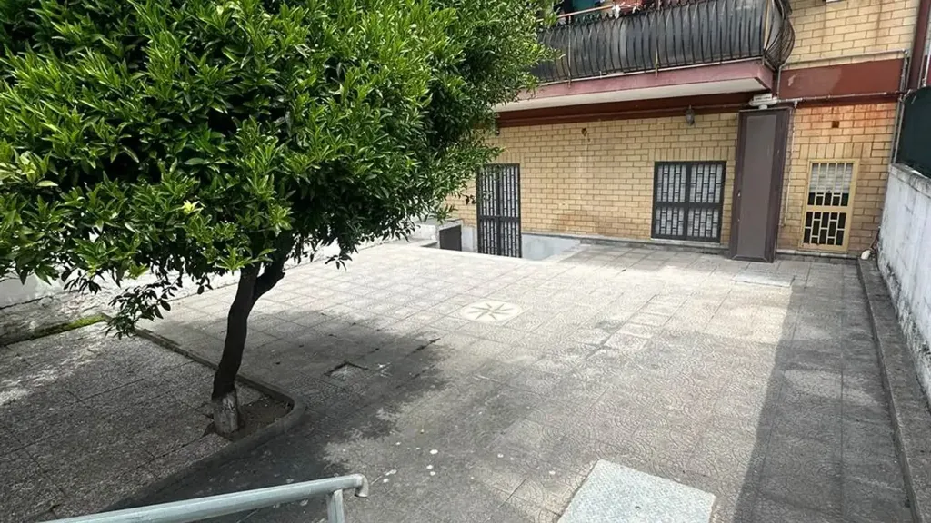 Aed - Ground Floor Apartment with Private Courtyard in Castel Volturno